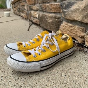 Low Top Converse All Star in Yellow